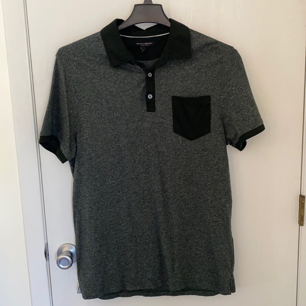 Banana Republic Men’s green polo shirt with pocket
